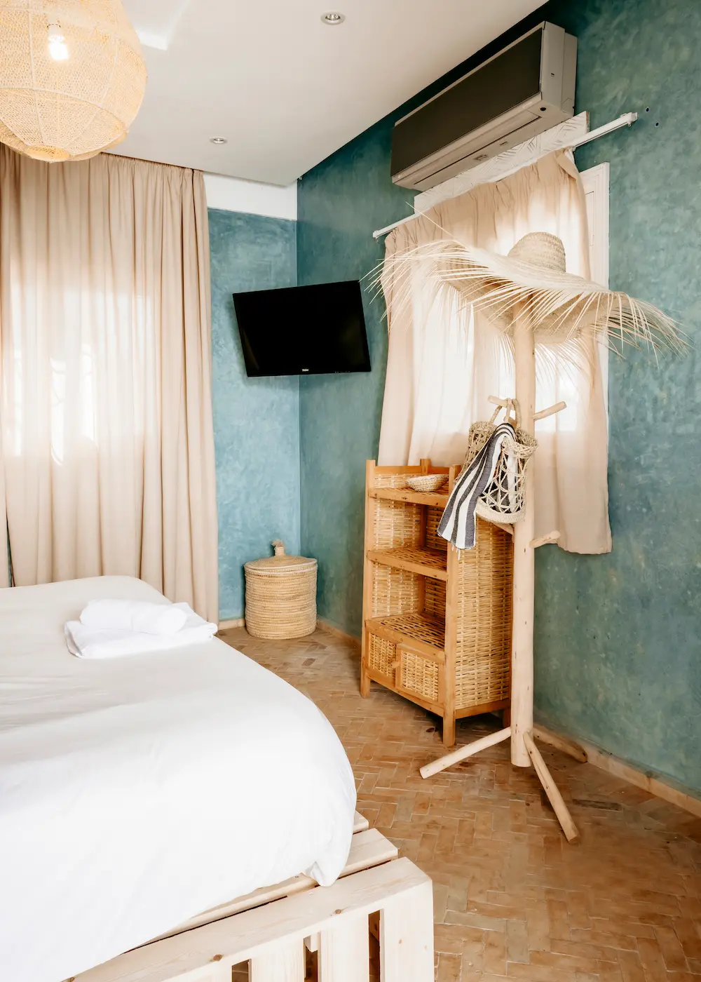 The built-in wardrobe in the Ocean Room